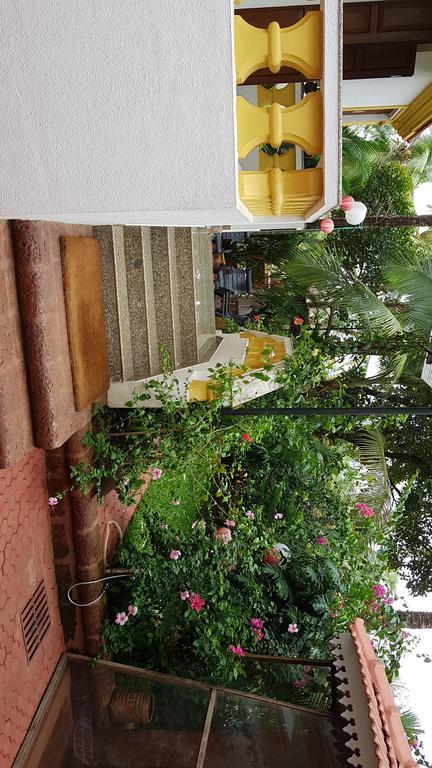 De Hibiscus Hotel Candolim Exterior photo